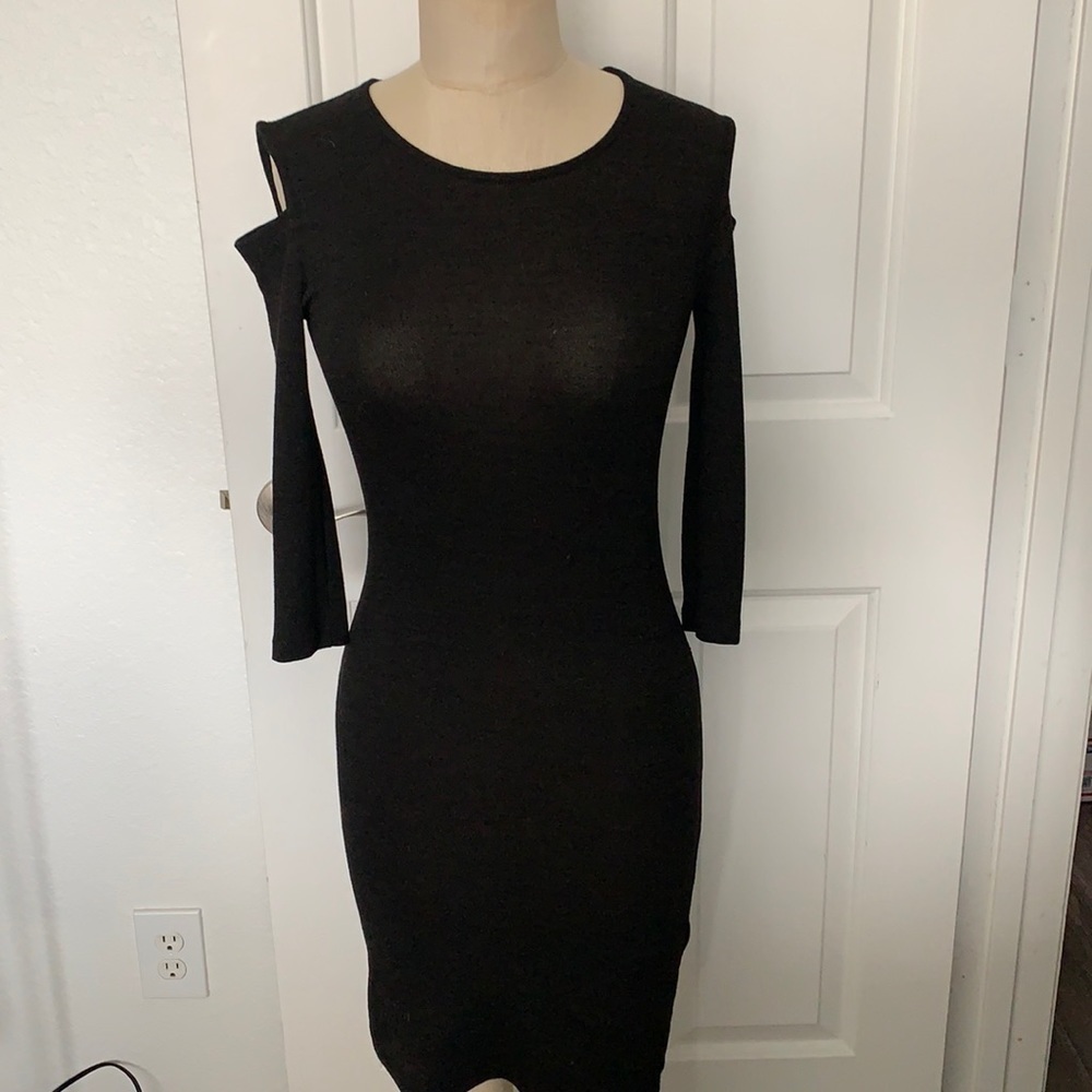 BLACK peekaboo shoulder great condition